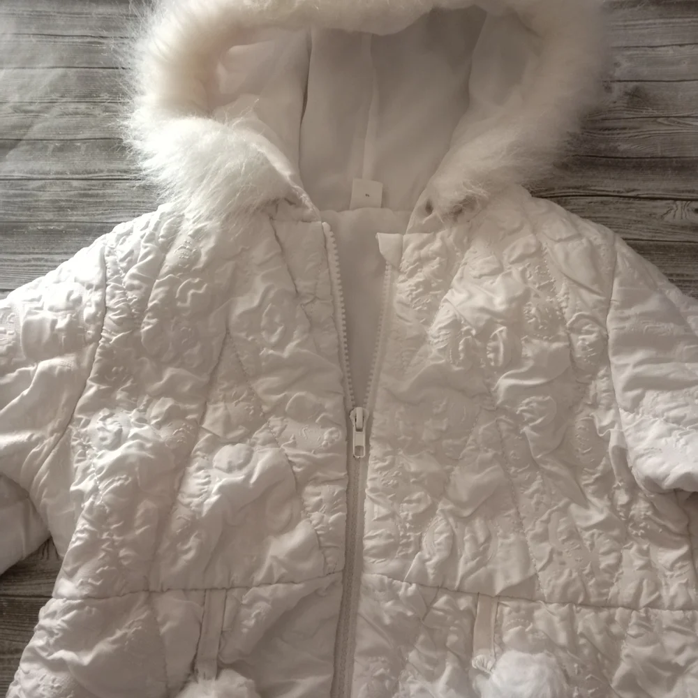 SHEIN Kids White Quilted Puffer Coat